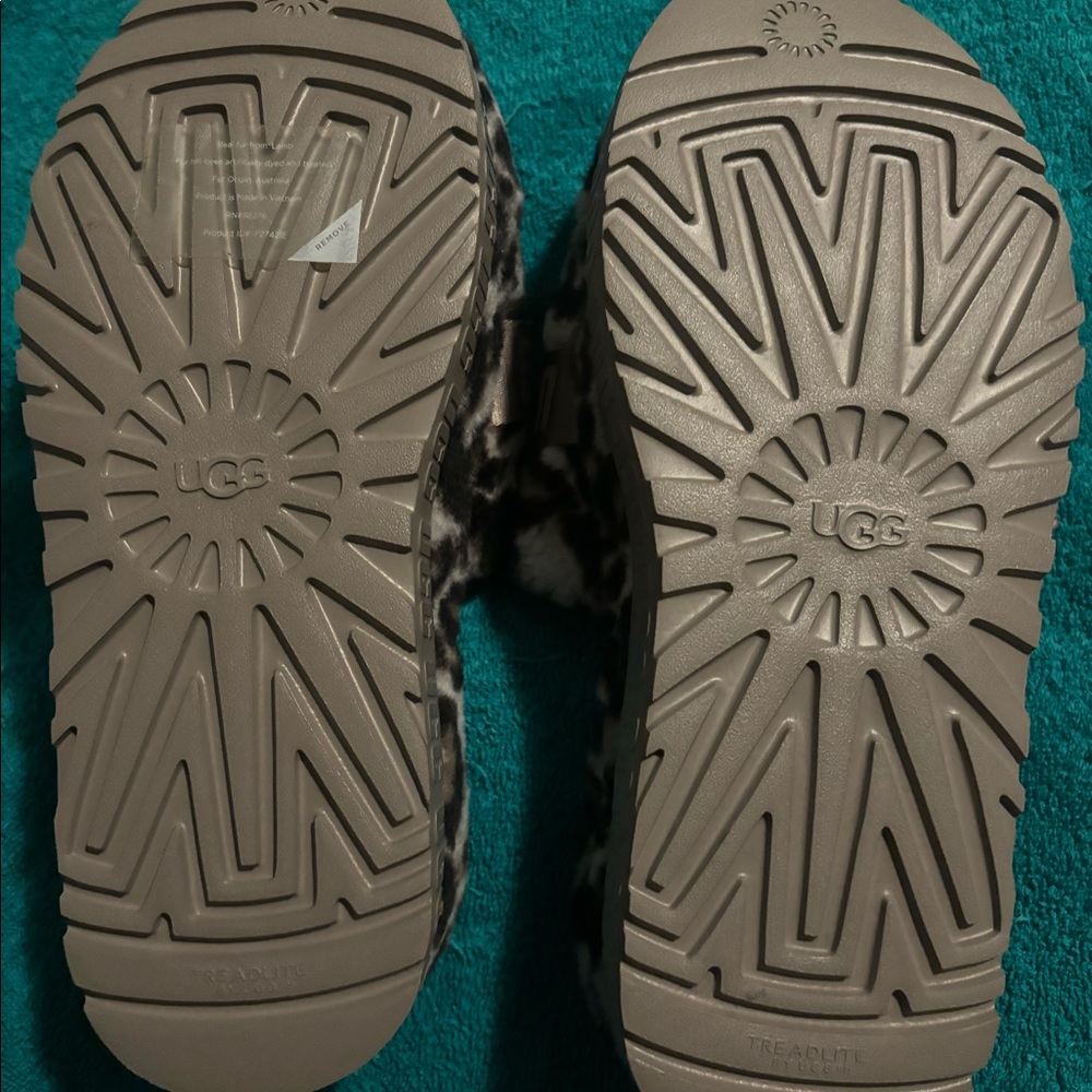 Leopard print UGG sandles